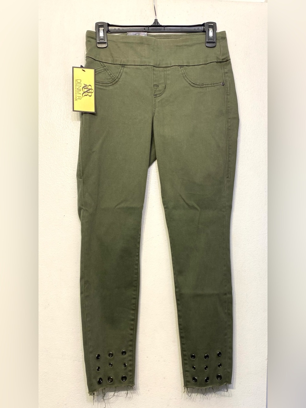 NWT Rock & Republic Studded Fever Olive Skinny Legging Grommet Womens 4